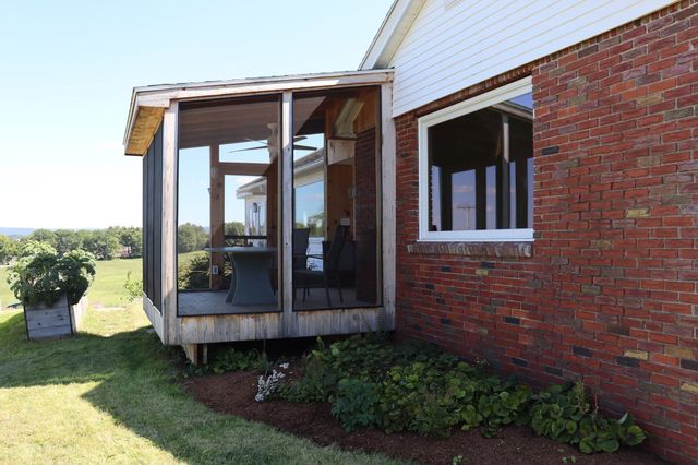 95 Huntington Rd., Hadley, MA 01035