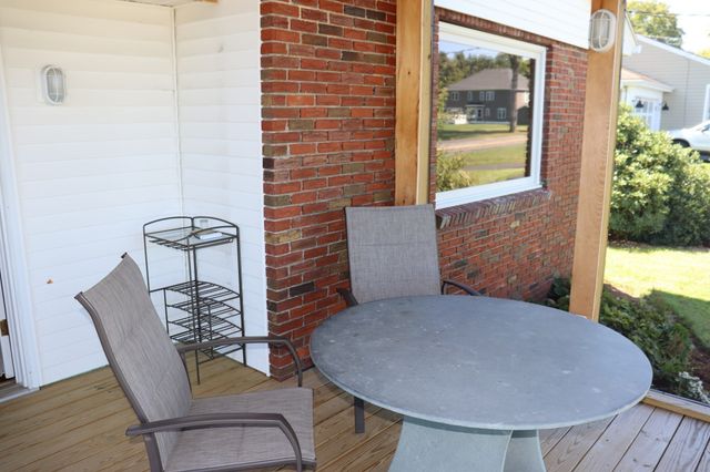 95 Huntington Rd., Hadley, MA 01035
