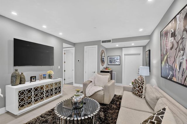7847 Lakeside Boulevard 1015, Boca Raton, FL 33434