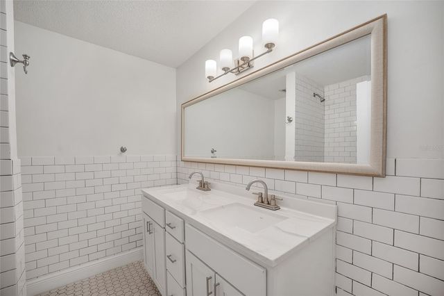 4821 NW 16TH PLACE, Gainesville, FL 32605