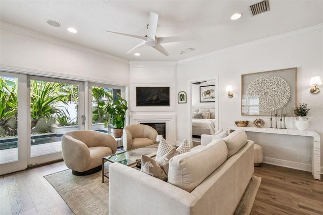 3203 W SAN JUAN STREET, Tampa, FL 33629