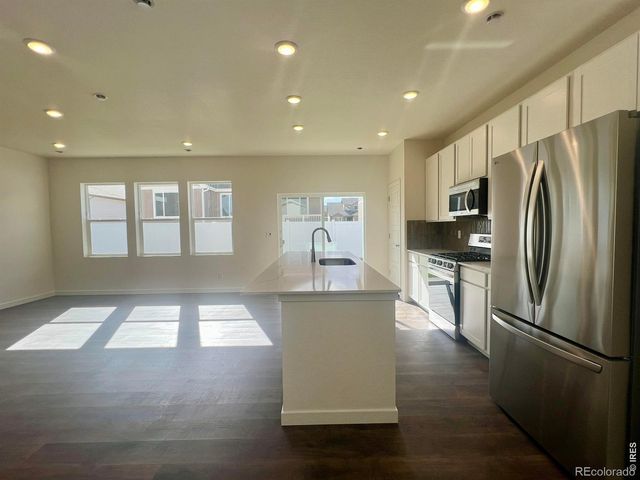 527 85th Ave Ct, Greeley, CO 80634