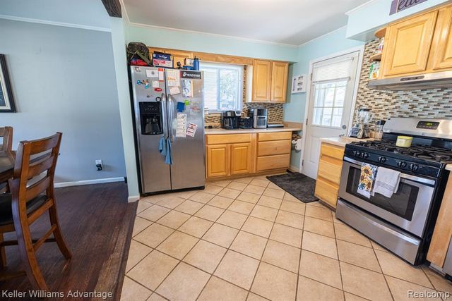 28417 Cambridge Street, Garden City, MI 48135