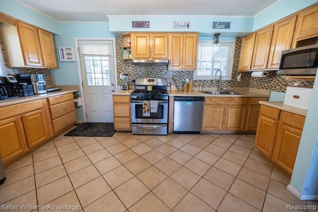 28417 Cambridge Street, Garden City, MI 48135