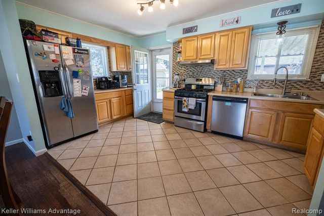 28417 Cambridge Street, Garden City, MI 48135