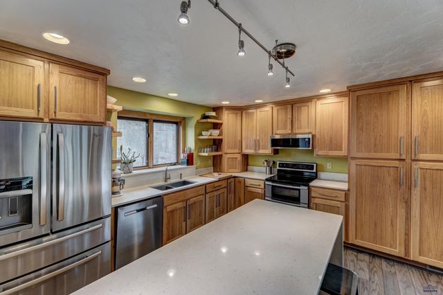 5715 TREELINE CT, Rapid City, SD 57702