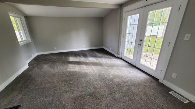 913 N Monroe Street, Lowell, MI 49331