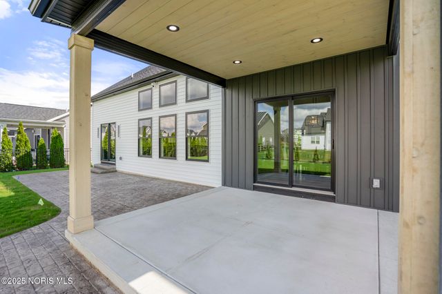 9304 Bowman Farms Lane, Sylvania, OH 43560