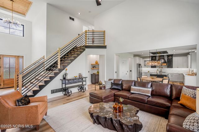 9304 Bowman Farms Lane, Sylvania, OH 43560