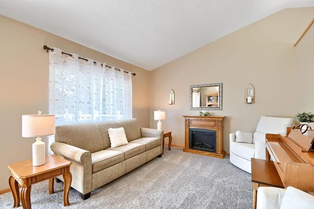 224 Pendryn Hill Bay, Woodbury, MN 55125