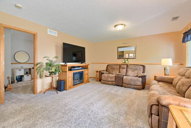 224 Pendryn Hill Bay, Woodbury, MN 55125