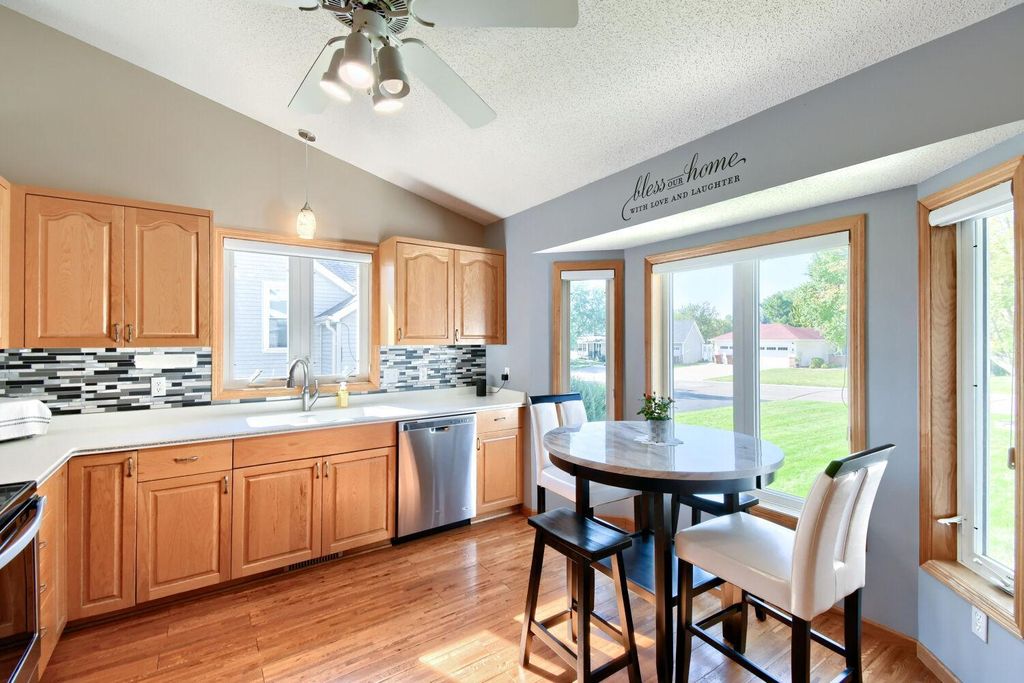 224 Pendryn Hill Bay, Woodbury, MN 55125 — photo 4