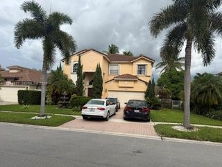 1021 NW 185th Avenue, Pembroke Pines, FL 33029