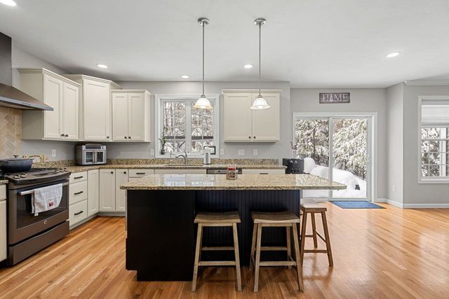 5 Harvest Lane, Bedford, NH 03110