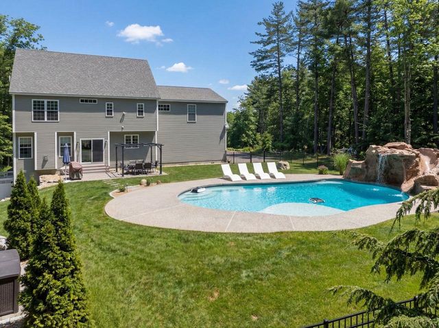 5 Harvest Lane, Bedford, NH 03110