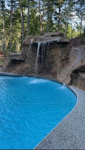 5 Harvest Lane, Bedford, NH 03110