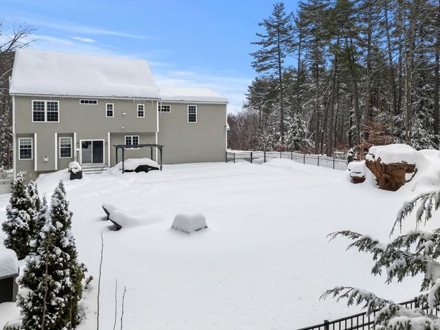 5 Harvest Lane, Bedford, NH 03110