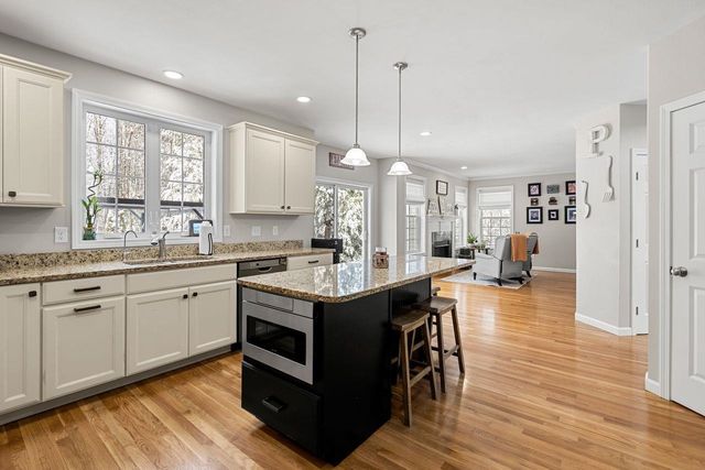 5 Harvest Lane, Bedford, NH 03110