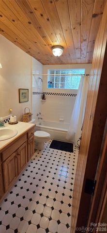 165 Winding Trail, Burnsville, NC 28714