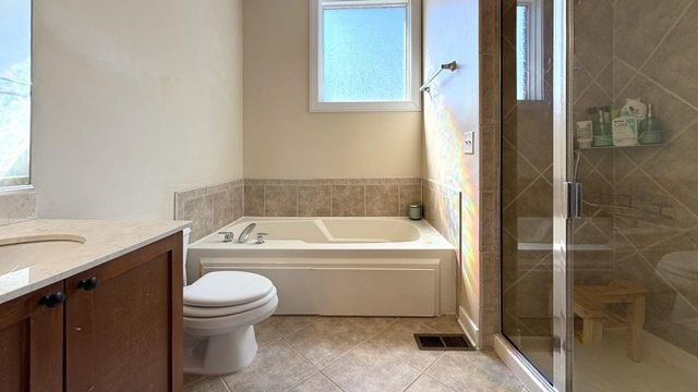 2917 N Claremont Avenue, Chicago, IL 60618