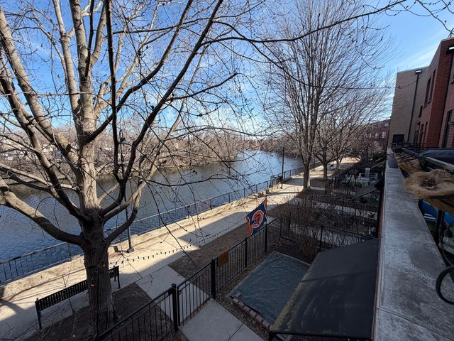 2917 N Claremont Avenue, Chicago, IL 60618