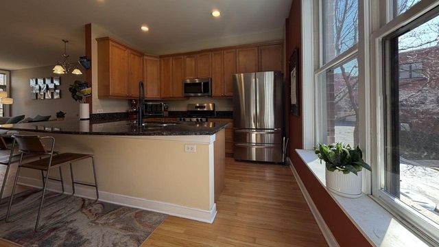 2917 N Claremont Avenue, Chicago, IL 60618
