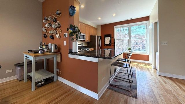2917 N Claremont Avenue, Chicago, IL 60618