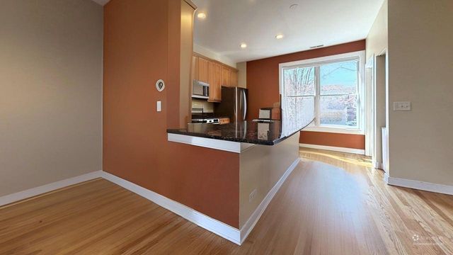 2917 N Claremont Avenue, Chicago, IL 60618