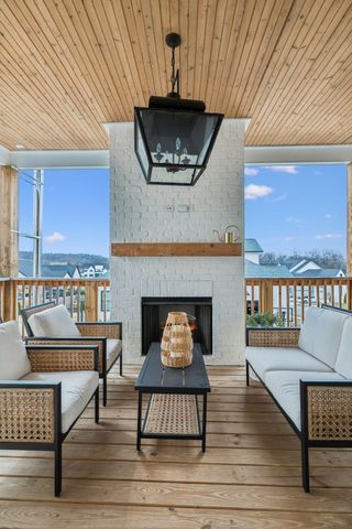 2211 Brakeman Ln, Thompsons Station, TN 37179