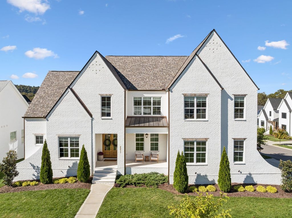 2211 Brakeman Ln, Thompsons Station, TN 37179