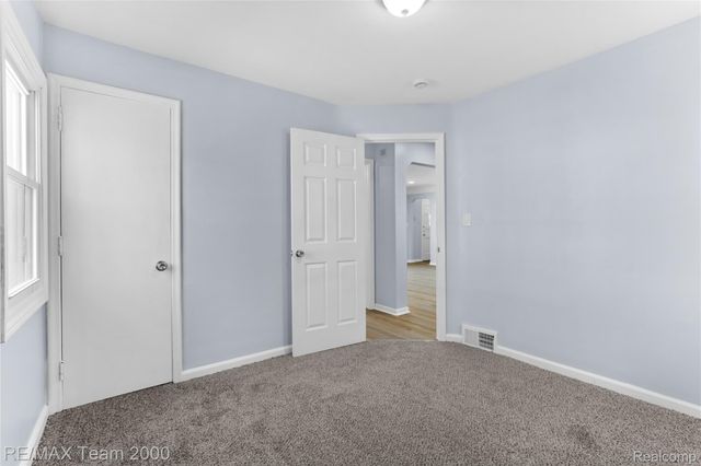 21171 Westhampton Street, Oak Park, MI 48237