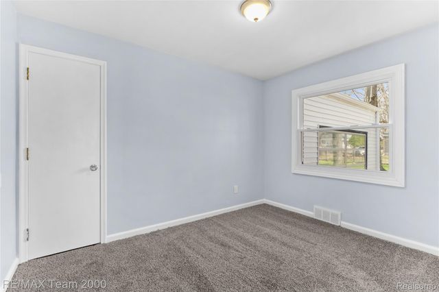 21171 Westhampton Street, Oak Park, MI 48237