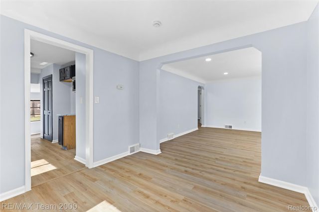 21171 Westhampton Street, Oak Park, MI 48237