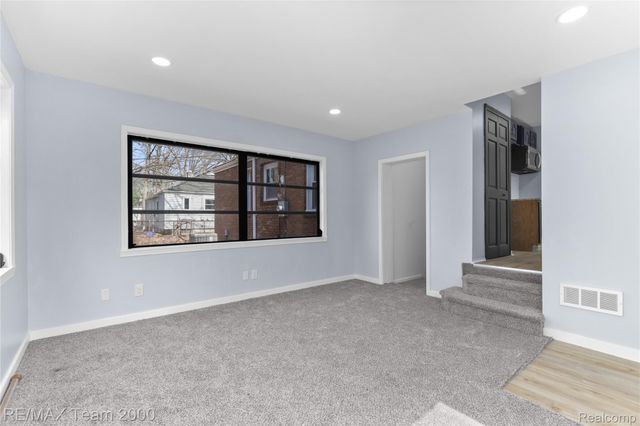 21171 Westhampton Street, Oak Park, MI 48237