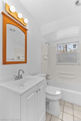 21171 Westhampton Street, Oak Park, MI 48237