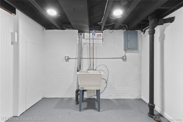 21171 Westhampton Street, Oak Park, MI 48237