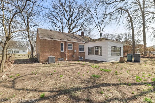 21171 Westhampton Street, Oak Park, MI 48237