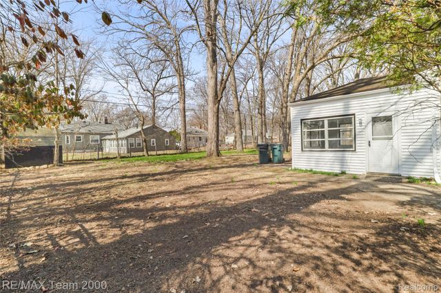 21171 Westhampton Street, Oak Park, MI 48237