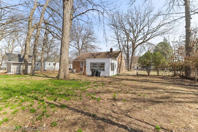 21171 Westhampton Street, Oak Park, MI 48237