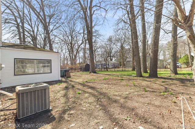 21171 Westhampton Street, Oak Park, MI 48237