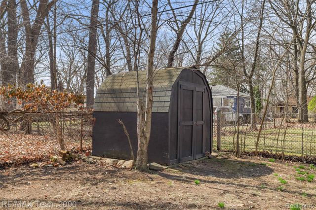 21171 Westhampton Street, Oak Park, MI 48237