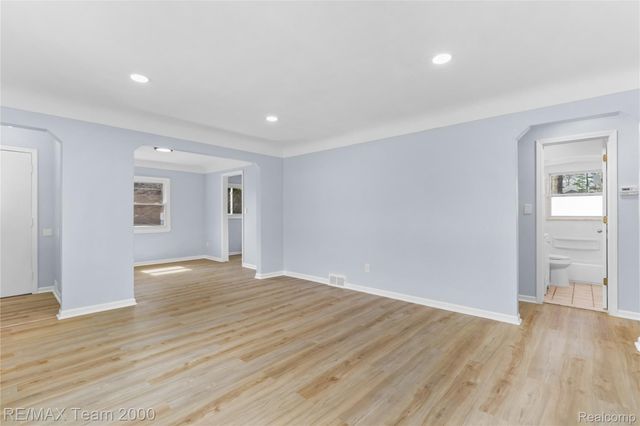 21171 Westhampton Street, Oak Park, MI 48237