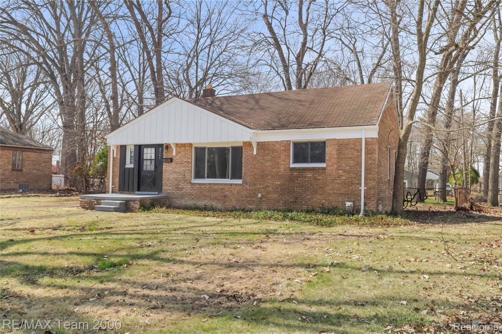 21171 Westhampton Street, Oak Park, MI 48237