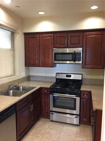15435 Vanowen, Los Angeles, CA 91406