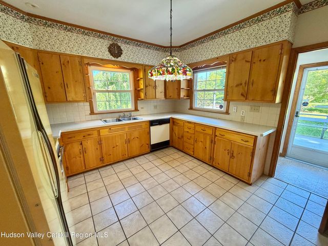 191 N Putt Corners Road, Wallkill, NY 12589