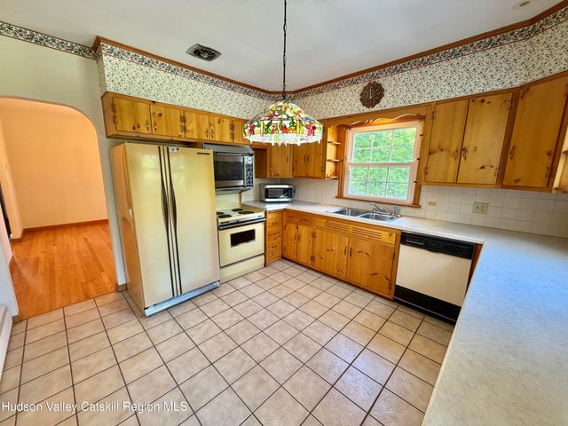 191 N Putt Corners Road, Wallkill, NY 12589