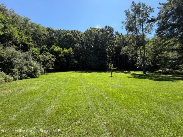 191 N Putt Corners Road, Wallkill, NY 12589