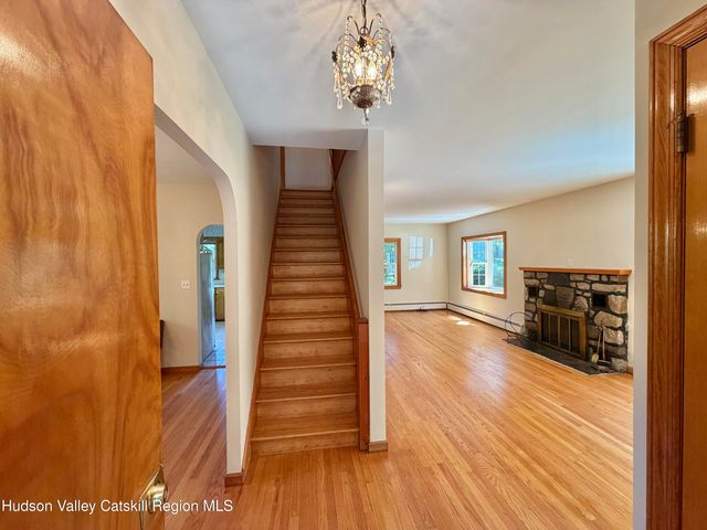 191 N Putt Corners Road, Wallkill, NY 12589