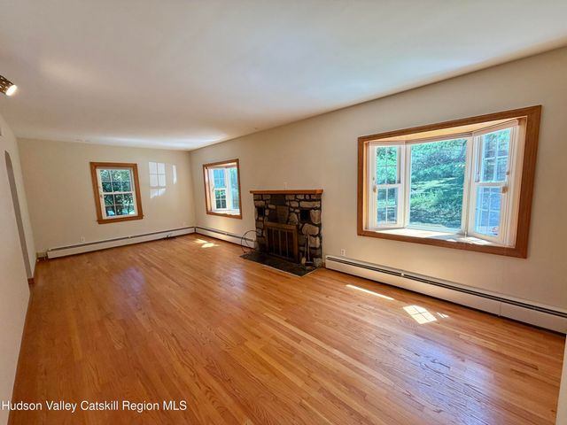 191 N Putt Corners Road, Wallkill, NY 12589