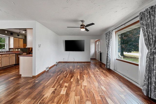 3608 Menasha AVENUE, Manitowoc, WI 54220